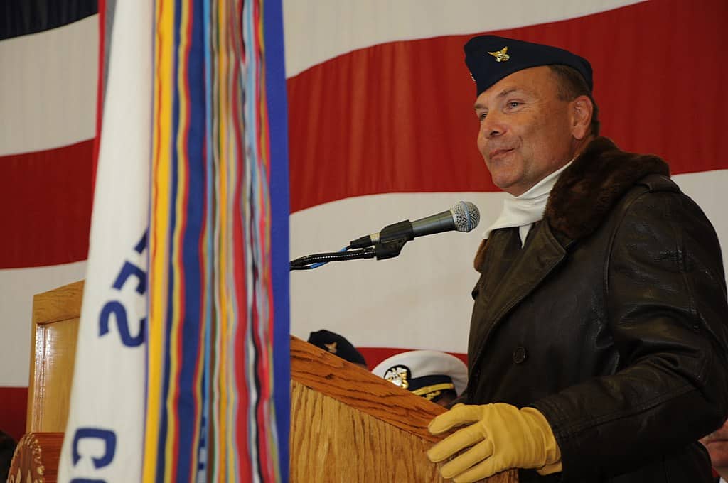 Petty Officer 1st Class Shawn Eggert, U.S. Coast Guard, Public domain, via Wikimedia Commons